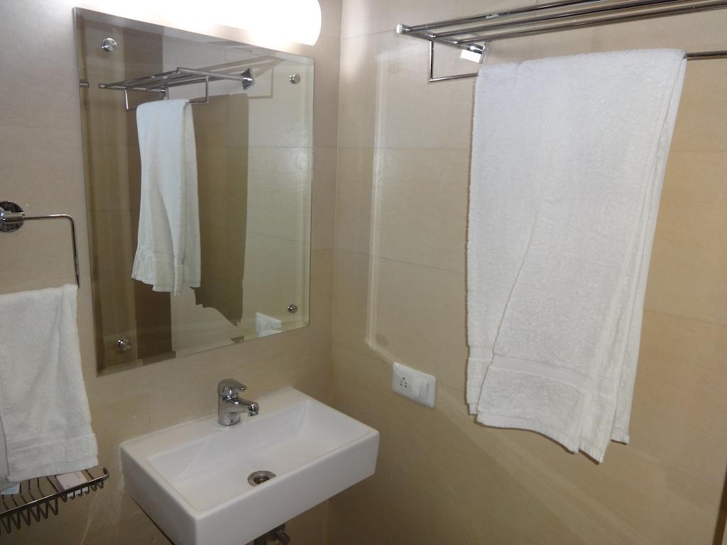 Hotel Grace New Delhi Room photo